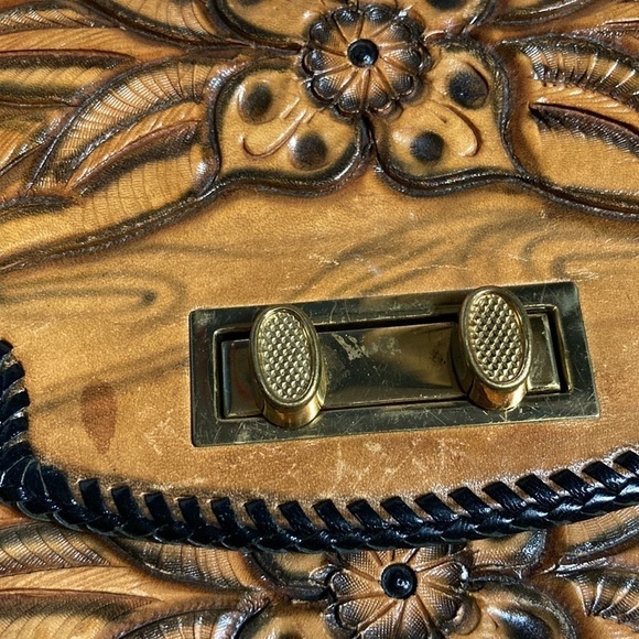 Vintage hand tooled leather purse - Picture 7 of 7